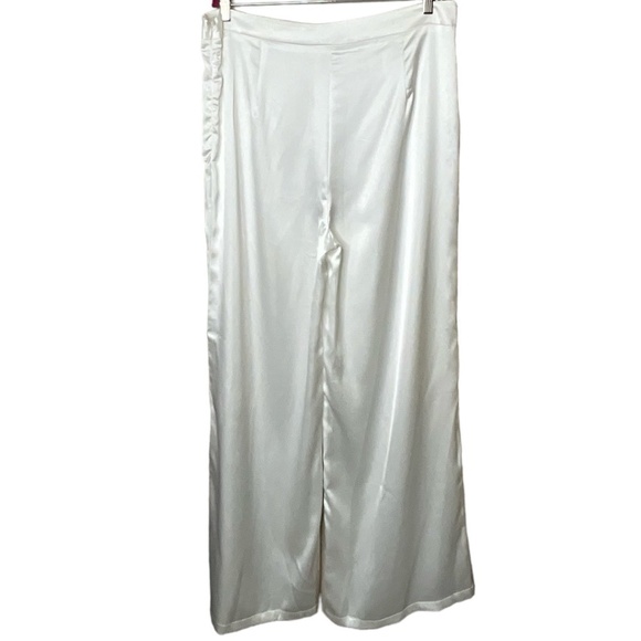 PRETTY LITTLE THING White Satin Wide Leg Flowy Pants Side Zip Close Us Sz 16 - Picture 4 of 10